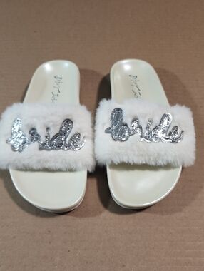 Betsey Johnson Ivory White Faux-Fur 'Bride' Slide Sandals w/ Sequin NWOT